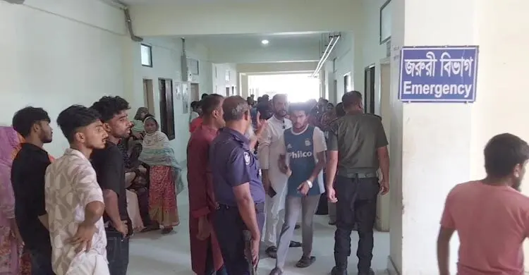 মাদারীপুরে কাভার্ডভ্যানের ধাক্কায় শিশুসহ নিহত ২