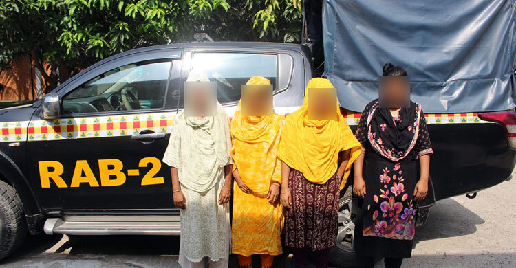 মাদকের ডিলার মা-মেয়ে, ২১০ কেজি গাঁজাসহ ৪ নারী গ্রেফতার