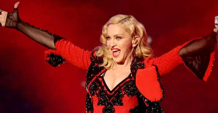 গুরুতর অসুস্থ হয়ে হাসপাতালে পপ তারকা ম্যাডোনা