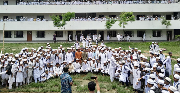 টঙ্গী তা’মীরুল মিল্লাতের চমক, স্কুলে সেরা সফিউদ্দিন সরকার একাডেমি