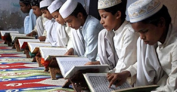 মাদরাসায় পূজার ছুটি ‘শরিয়তবিরোধী’, বাতিলে প্রধান উপদেষ্টাকে চিঠি