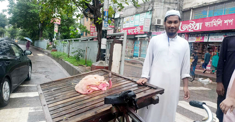 পশু কোরবানির পর চলছে চামড়া সংগ্রহের কাজ