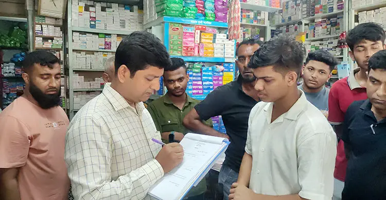 মাগুরায় মেয়াদোত্তীর্ণ ওষুধ বিক্রি করায় জরিমানা