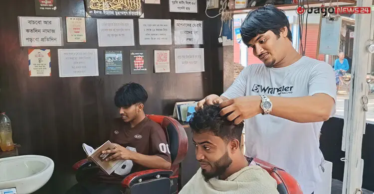 অপমানের জবাব বই দিয়ে, ‘অশিক্ষিত’ রাজুর সেলুন এখন লাইব্রেরি