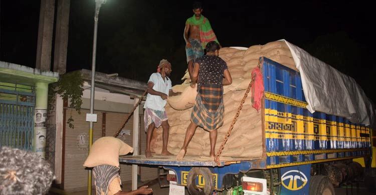 মাগুরায় টিসিবির ৭৮ টন চাল উদ্ধার