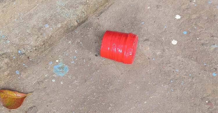 মাগুরা সরকারি কলেজের সামনে থেকে অবিস্ফোরিত ককটেল উদ্ধার