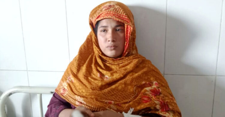 চাঁদা না দেওয়ায় গৃহবধূর আঙুল কেটে দিলো দুর্বৃত্তরা