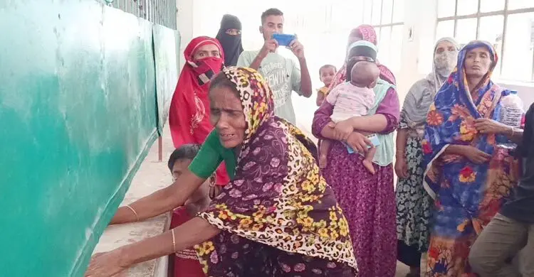 নির্মাণাধীন সড়কের গর্তে জমা পানি কেড়ে নিলো হুজাইফার প্রাণ