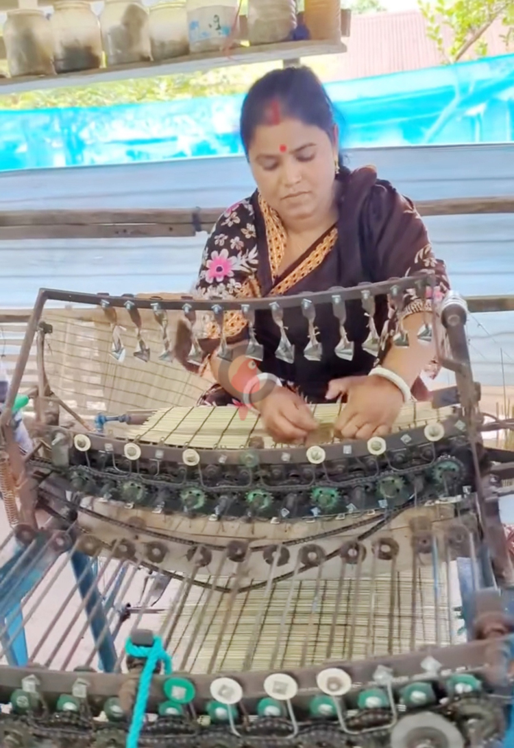 মেশিনে ঘুনি তৈরি করে সাড়া ফেলেছেন মাগুরার উজ্জ্বল