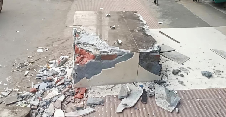 উদ্বোধনের ১ ঘণ্টা পর আ&rsquo;লীগ কার্যালয়ে আগুন দিলো বিক্ষুব্ধ জনতা