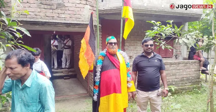 জমি বিক্রি করে ৭ কিমি দৈর্ঘ্যের জার্মানির পতাকা বানালেন আমজাদ
