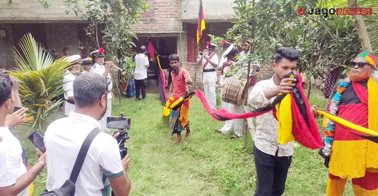 জমি বিক্রি করে ৭ কিমি দৈর্ঘ্যের জার্মানির পতাকা বানালেন আমজাদ