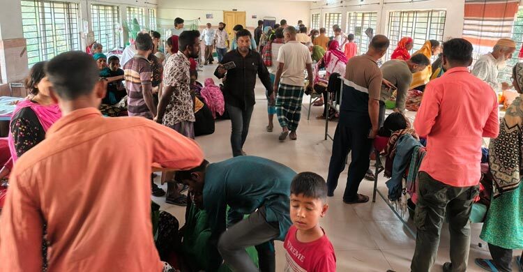 মাগুরায় কারখানা থেকে নামতে গিয়ে হুড়োহুড়িতে দেড় শতাধিক শ্রমিক আহত