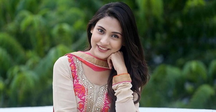 অভিনয়ে ভাঙছেন নিজের সীমা, বলছেন মেহজাবীন চৌধুরী