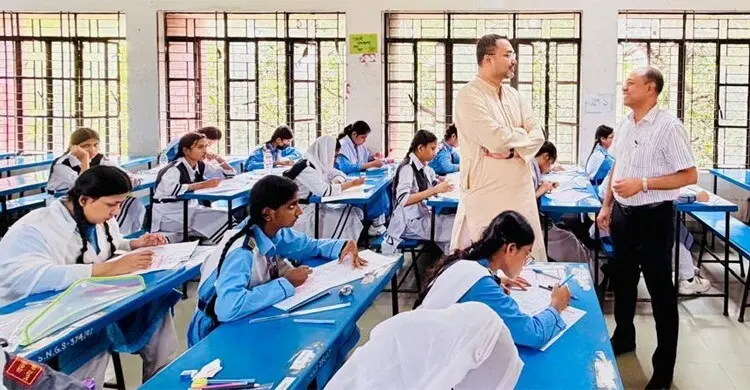 পরীক্ষার্থীরা উৎসাহ-উদ্দীপনায় এসএসসি পরীক্ষায় অংশ নিয়েছে: মাহদী আমিন
