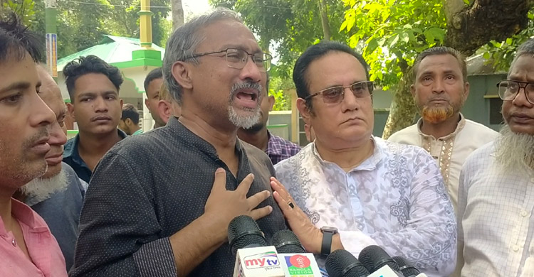 বাবা-মায়ের পাশে চিরনিদ্রায় শায়িত হলেন শিক্ষক মাহেরীন