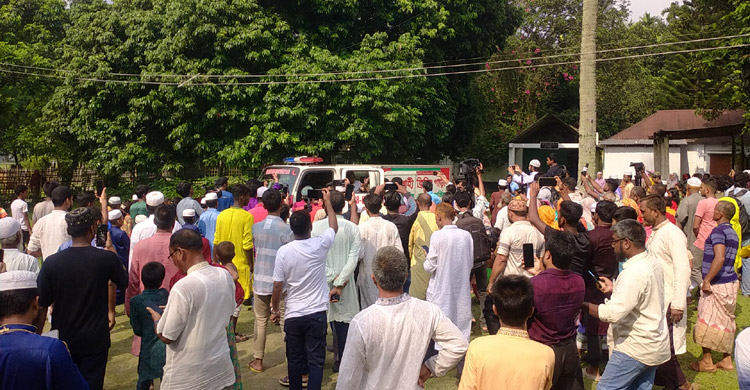 বাবা-মায়ের পাশে চিরনিদ্রায় শায়িত হলেন শিক্ষক মাহেরীন