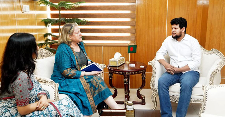 গণমাধ্যমের ওপর সরকারের কোনো হস্তক্ষেপ নেই: তথ্য উপদেষ্টা