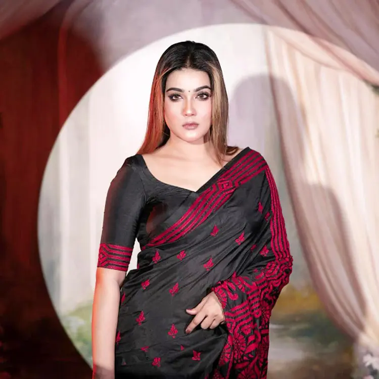 সন্তানকে নিয়ে ট্রলে ক্ষুব্ধ মাহি, দিলেন আবেগঘন বার্তা