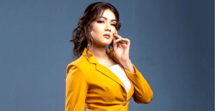 বিদেশে থাকা মাহিকে নিয়ে দেশে নতুন সিনেমার ঘোষণা