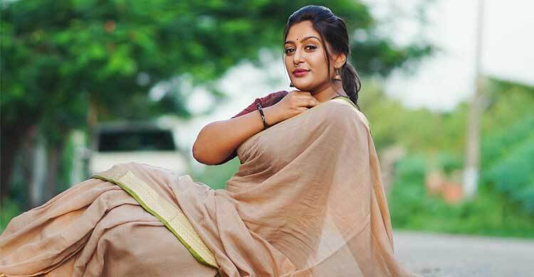 মাত্র দেড় মাসের প্রেম, কাকে বিয়ে করলেন মম