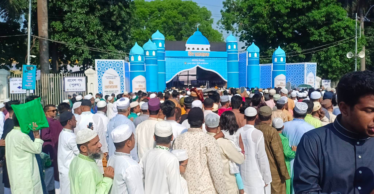 জাতীয় ঈদগাহ মাঠে মুসল্লিরা, ইমামতি করবেন বায়তুল মোকাররমের খতিব