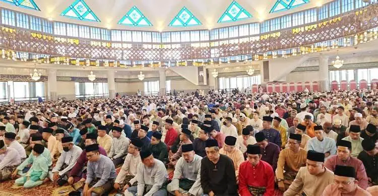 মালয়েশিয়ায় ঈদুল ফিতরের নামাজ আদায়