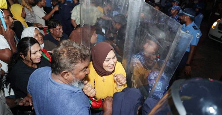 মালদ্বীপে এমডিপির সমাবেশ ঘিরে উত্তেজনা, পুলিশের সঙ্গে সংঘর্ষ