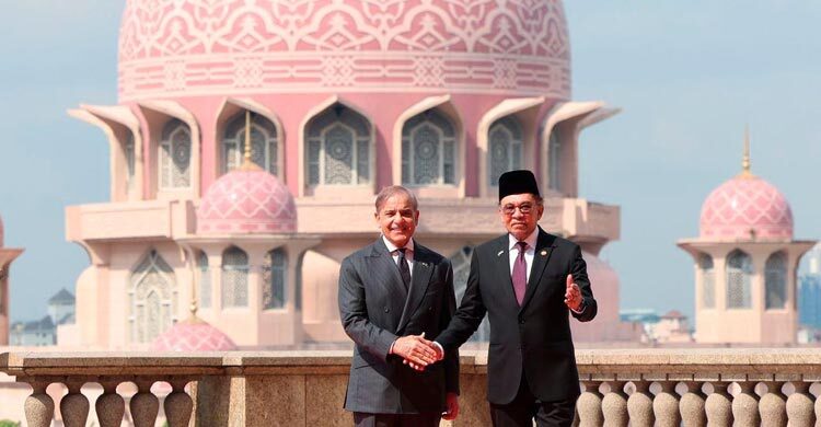 মালয়েশিয়ায় পাকিস্তানের প্রধানমন্ত্রীকে রাষ্ট্রীয় সংবর্ধনা