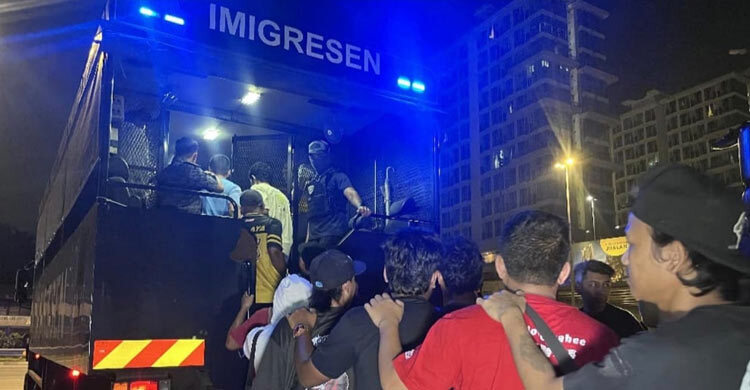 কুয়ালালামপুরে বিশেষ অভিযানে বাংলাদেশিসহ আটক ১৫০