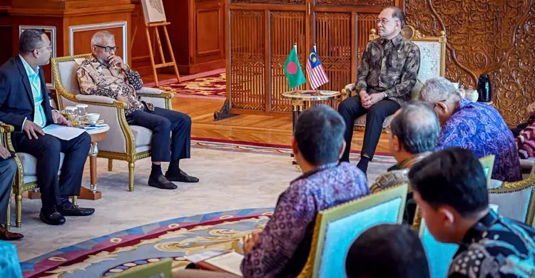 বাংলাদেশ-মালয়েশিয়া মন্ত্রী পর্যায়ে বৈঠক, শ্রমবাজার খুলতে আলোচনা