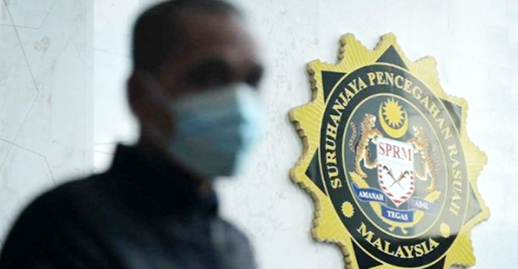 মালয়েশিয়ায় বিদেশি শ্রমিক নিয়োগে দুর্নীতি, সরকারি কর্মকর্তা আটক