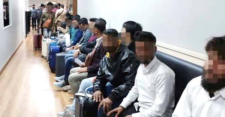 কুয়ালালামপুর বিমানবন্দর থেকে ৪৫ বাংলাদেশিকে ফেরত পাঠালো মালয়েশিয়া