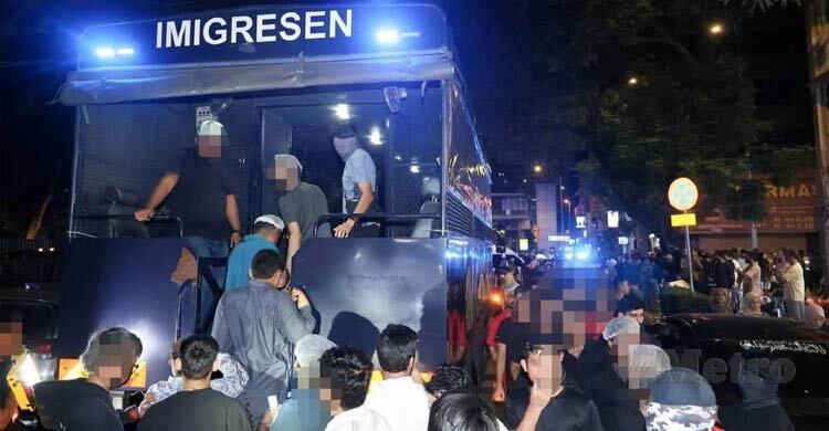 কুয়ালালামপুরে বিশেষ অভিযানে বাংলাদেশিসহ আটক ১৯৬