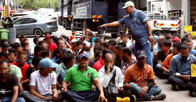 মালয়েশিয়ায় ইমিগ্রেশনের অভিযানে উদ্বেগ, ১০ দিনে আটক ১৪২৫ বাংলাদেশি