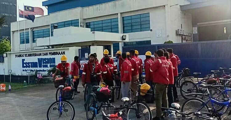 মালয়েশিয়ায় ৮০ প্রবাসী শ্রমিকের কান্নায় কাটছে ঈদ আনন্দ