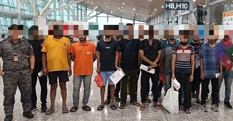 ৬৪ বাংলাদেশিসহ ১২৭ বন্দিকে ফেরত পাঠালো মালয়েশিয়া