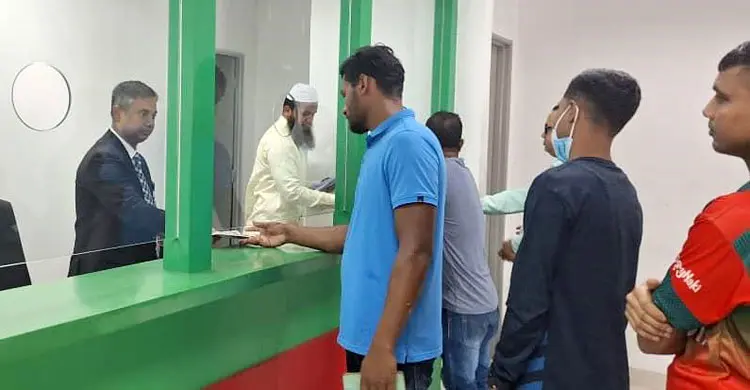 মালয়েশিয়ায় সরাসরি পাসপোর্ট পাচ্ছেন প্রবাসীরা