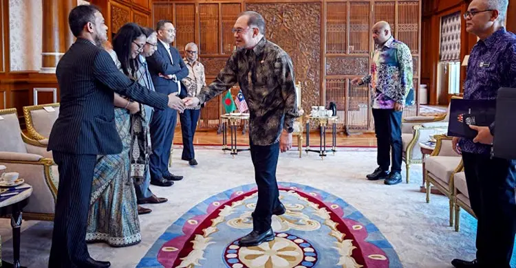 বাংলাদেশ-মালয়েশিয়া মন্ত্রী পর্যায়ে বৈঠক, শ্রমবাজার খুলতে আলোচনা