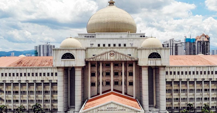 স্ত্রী আছে জানতে পেরে পুরুষাঙ্গ কেটে দিলেন বাংলাদেশি নারী