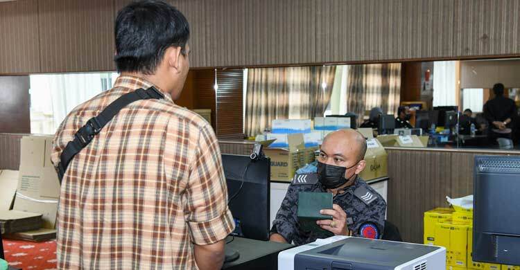 নিজ দেশে ফিরতে ৫৯৮৩ অবৈধ অভিবাসীর আবেদন