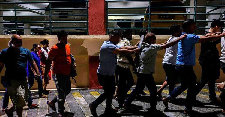 মালয়েশিয়ার কোটা ভারুতে বাংলাদেশিসহ ১১৪ অভিবাসী আটক