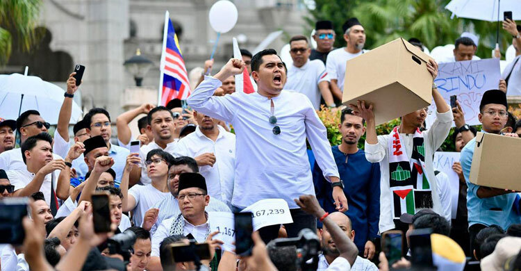 মালয়েশিয়ানদের মুক্তি না দিলে ট্রাম্পকে ঢুকতে না দেওয়ার ঘোষণা