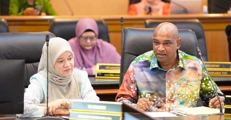 কারিগরি শিক্ষায় ঝুঁকছে মালয়েশিয়া