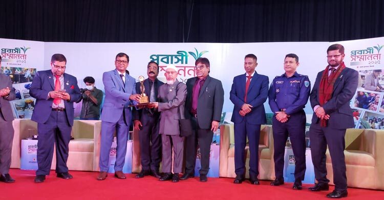 প্রবাসী সম্মাননা পেলেন ফারুক আহমদ