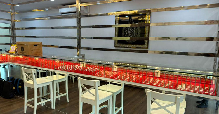 ইমিগ্রেশন দম্পতি ঘুষ নিয়ে সোনার সাম্রাজ্য গড়ে তুলেছিলেন