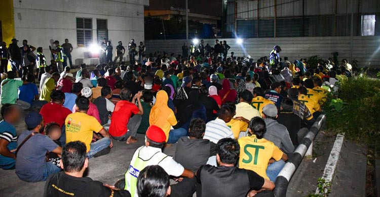 মালয়েশিয়ায় বড় অভিযানে ৭৯ বাংলাদেশি আটক