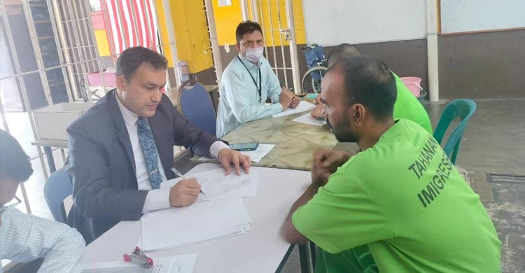 মালয়েশিয়ায় ইমিগ্রেশন ক্যাম্প পরিদর্শনে বাংলাদেশের হাইকমিশন