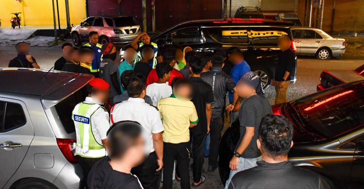 মালয়েশিয়ায় বড় অভিযানে ৭৯ বাংলাদেশি আটক