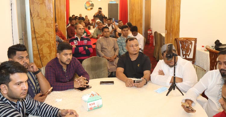 ভ্রাতৃত্বের বন্ধনে মালয়েশিয়ায় স্বেচ্ছাসেবক দলের ইফতার